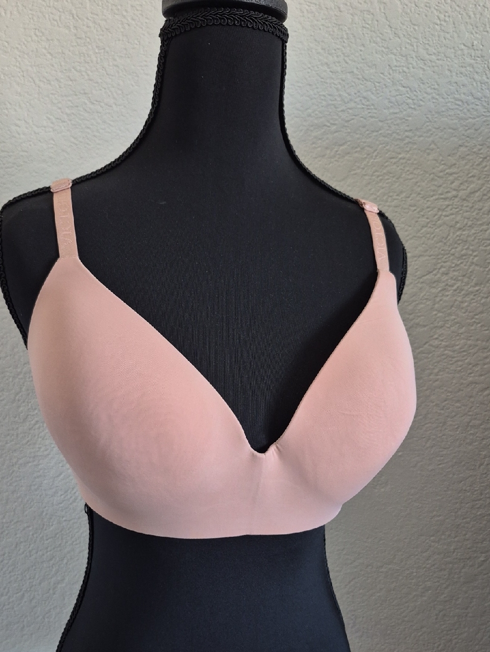 Victoria's Secret Blush Pink Seamless T-Shirt Bra